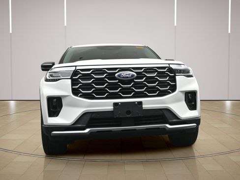Used 2025 Ford Explorer Platinum w/ Ultimate Package AWD/4WD image 24