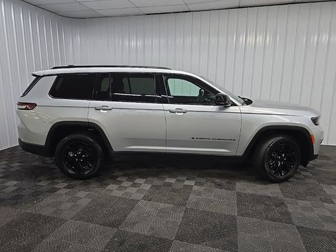 Used 2024 Jeep Grand Cherokee L Laredo AWD/4WD image 2