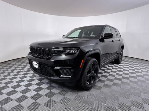 New 2025 Jeep Grand Cherokee Altitude image 13