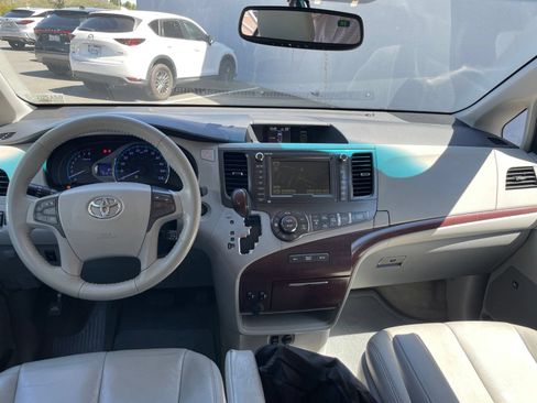 Used 2012 Toyota Sienna XLE w/ XLE Navigation Pkg FWD image 11