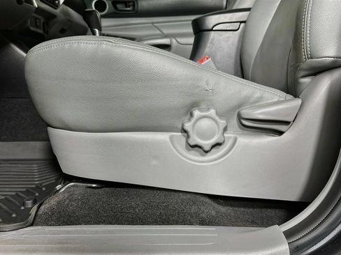 Used 2014 Toyota Tacoma PreRunner w/ SR5 Package RWD image 22