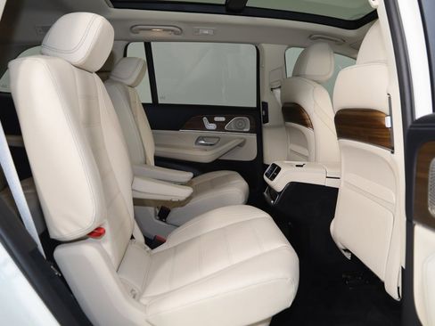 Used 2024 Mercedes-Benz GLS 580 4MATIC image 17