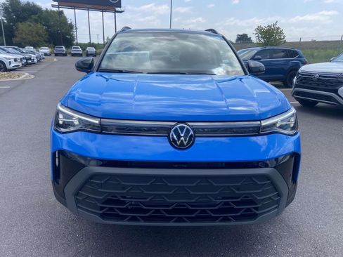 New 2025 Volkswagen Taos SE image 2