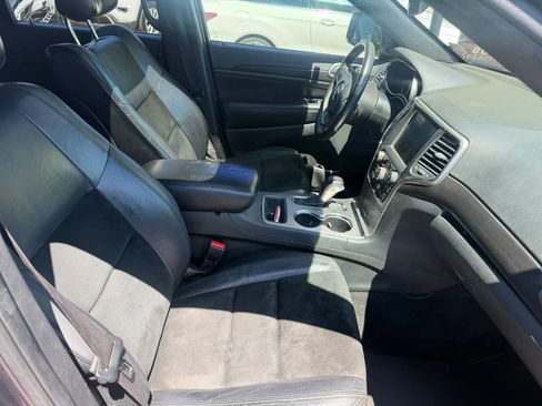 Used 2017 Jeep Grand Cherokee Altitude RWD image 10