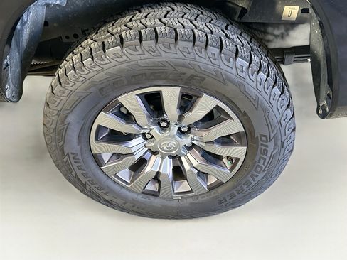 Used 2020 Toyota Tacoma Limited AWD/4WD image 11