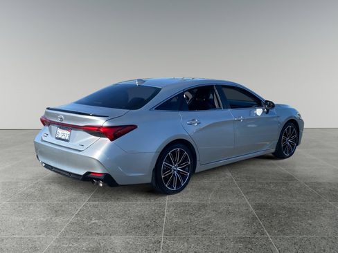 Used 2019 Toyota Avalon XSE w/ Preferred Accessory Package FWD image 5
