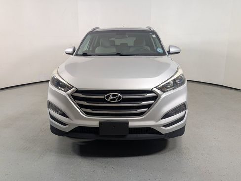 Used 2017 Hyundai Tucson SE FWD image 2