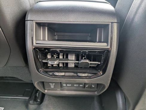 New 2026 Jeep Grand Cherokee Limited AWD/4WD image 18