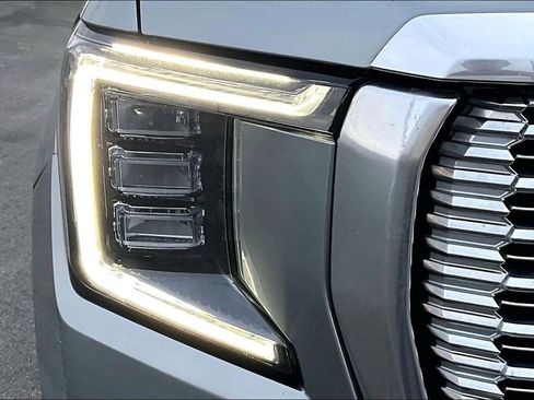 Used 2024 GMC Yukon XL Denali image 29