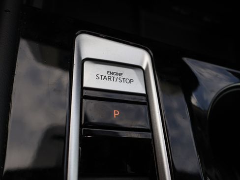 Used 2024 Volkswagen Atlas SE image 37