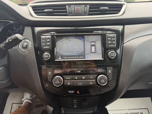 Used 2016 Nissan Rogue SV w/ SV Premium Package FWD image 17