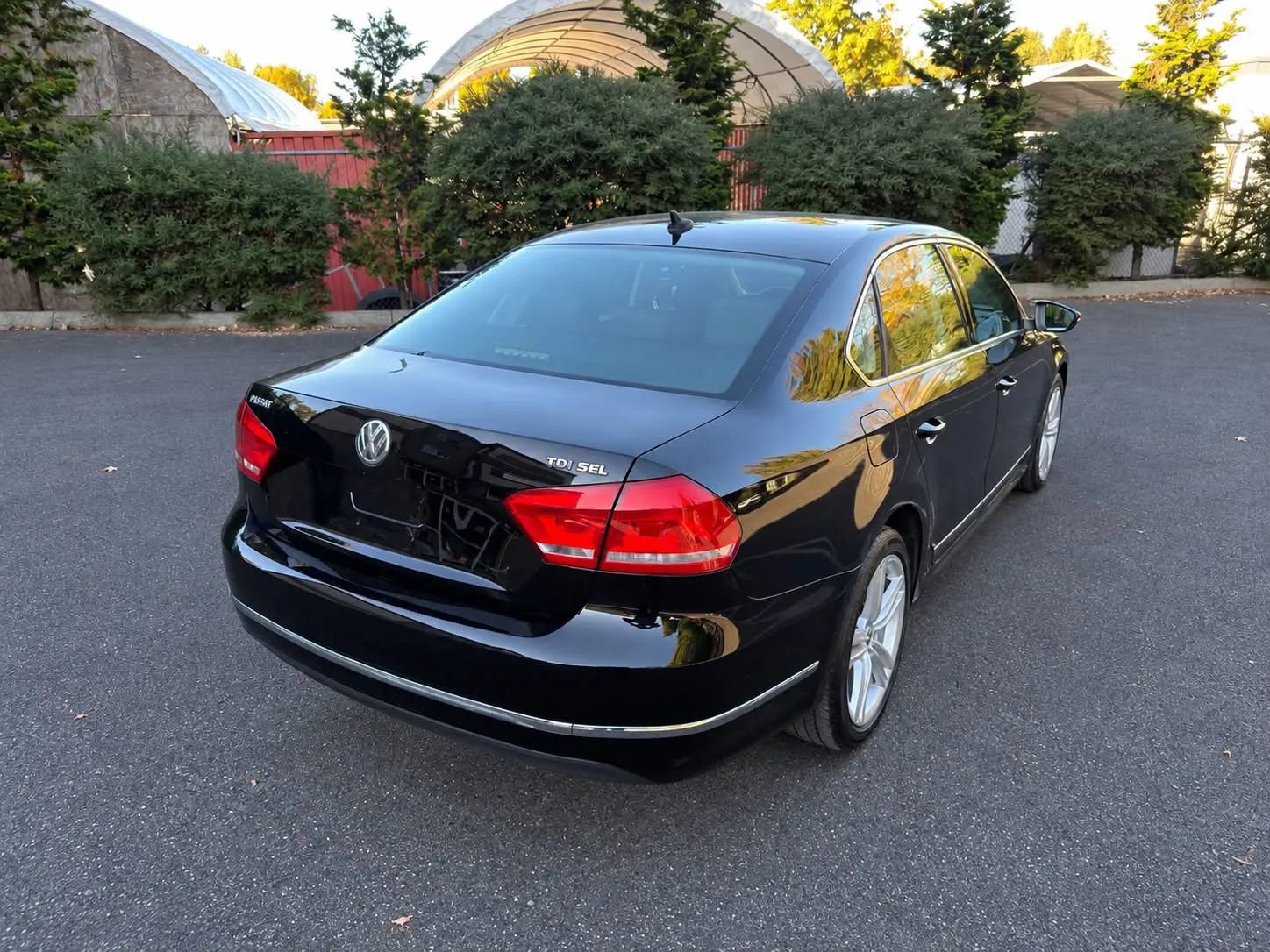 Used 2012 Volkswagen Passat TDI SEL Premium FWD image 5