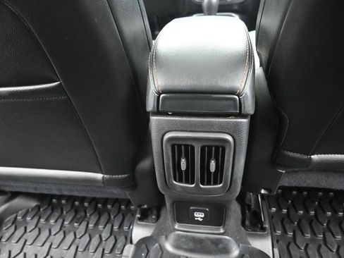 Used 2020 Jeep Compass Latitude AWD/4WD image 10