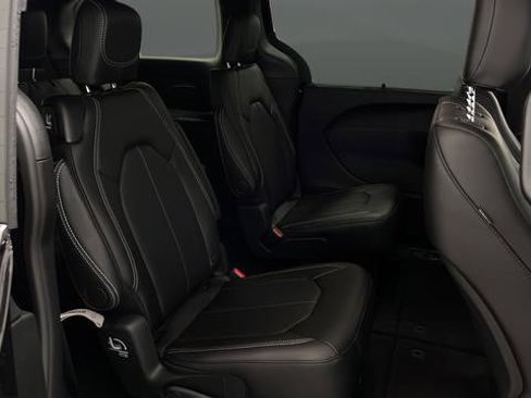 New 2026 Chrysler Voyager LX image 25