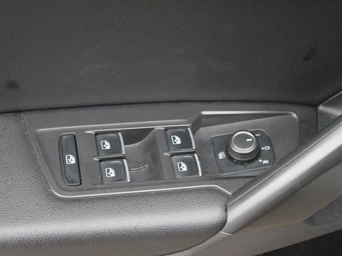 Used 2021 Volkswagen Tiguan SE R-Line image 10