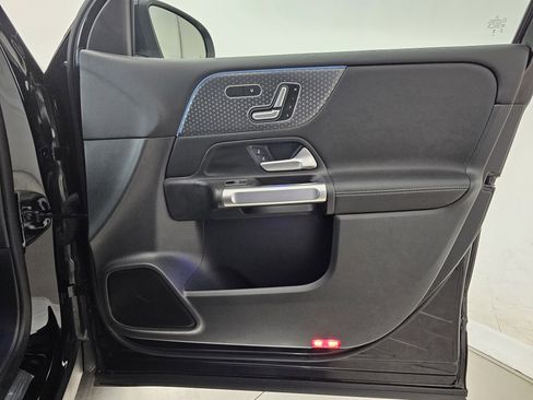 Certified 2025 Mercedes-Benz GLB 250 4MATIC image 17