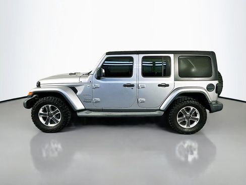 Used 2019 Jeep Wrangler Unlimited Sahara image 4