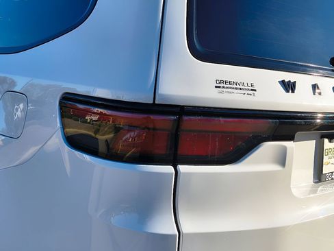 Used 2024 Jeep Wagoneer Series II image 5