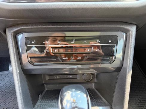 Used 2022 Volkswagen Tiguan SE w/ Panoramic Sunroof Package FWD image 61