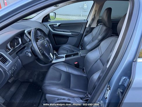 Used 2017 Volvo XC60 T6 Dynamic w/ Advanced Package image 9