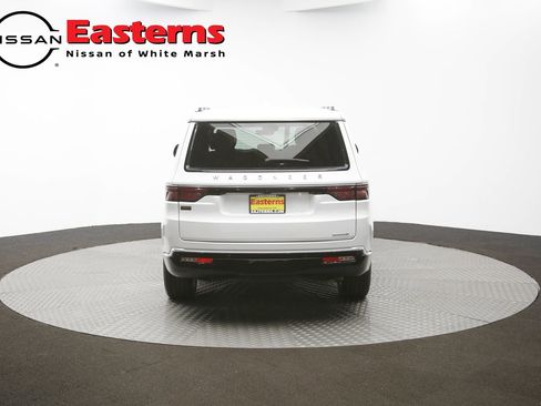 Used 2023 Jeep Wagoneer Series III w/ Preferred Equipment Group image 36