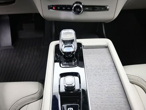 Used 2026 Volvo XC90 T8 Ultra w/ Protection Package Premier image 13