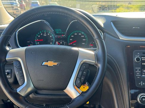 Used 2017 Chevrolet Traverse LT w/ Style and Technology Package image 32