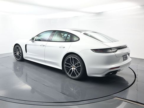 Certified 2022 Porsche Panamera GTS image 3