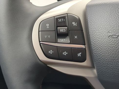 Used 2025 Ford Explorer Active w/ Active Comfort Package image 23