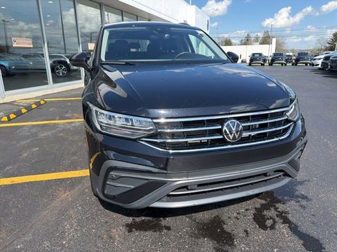 Used 2024 Volkswagen Tiguan SE AWD/4WD image 19