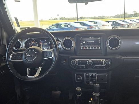 Used 2019 Jeep Wrangler Unlimited Sahara image 20