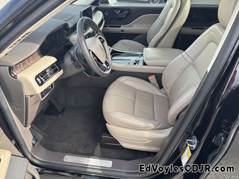 Used 2023 Lincoln Aviator Reserve w/ Equipment Group 201A image 11