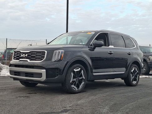 Certified 2023 Kia Telluride S image 3