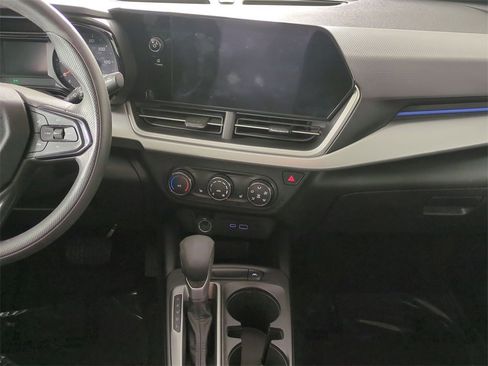 Used 2024 Chevrolet Trax LS w/ LS Convenience Package image 18