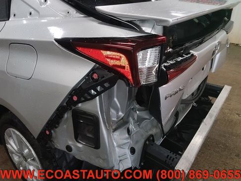 Used 2022 Toyota Prius L Eco image 18