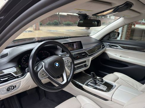 Used 2020 BMW 750i xDrive w/ Executive Package image 19