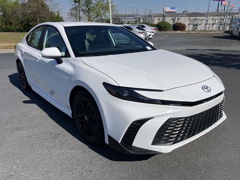 New 2026 Toyota Camry SE image 7