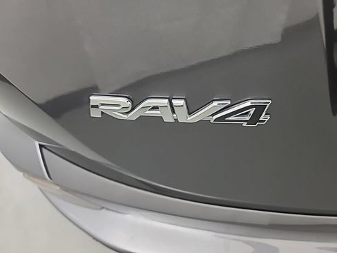 Used 2018 Toyota RAV4 XLE w/ Plus Extra Value Package FWD image 11