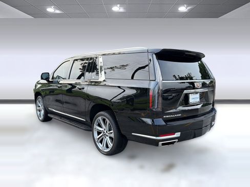 Certified 2025 Cadillac Escalade ESV Luxury RWD image 3