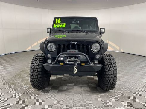Used 2016 Jeep Wrangler Unlimited Rubicon w/ Connectivity Group AWD/4WD image 16