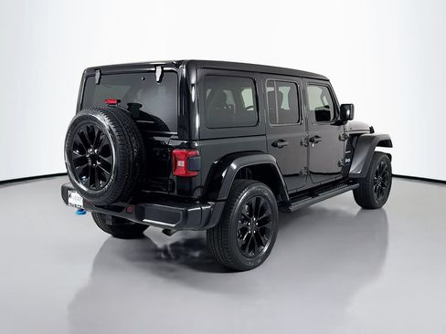 Used 2023 Jeep Wrangler Unlimited Sahara w/ Cold Weather Group AWD/4WD image 4