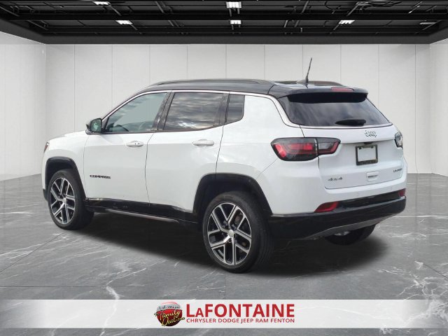 Used 2024 Jeep Compass Limited w/ Elite Group AWD/4WD image 3