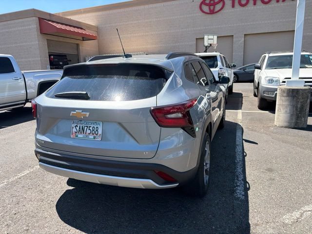 Used 2025 Chevrolet Trax LT FWD image 9