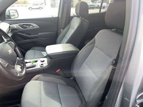 Used 2023 Chevrolet Traverse LT FWD image 9