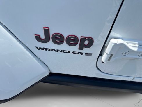 Used 2024 Jeep Wrangler Unlimited Rubicon AWD/4WD image 26