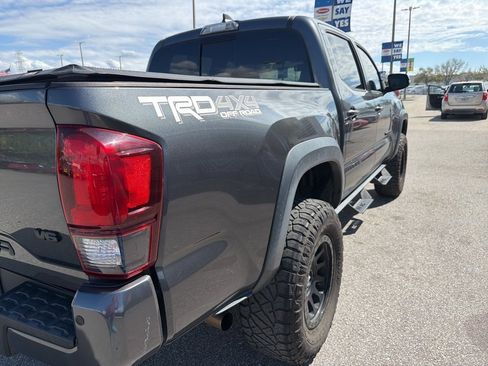 Used 2019 Toyota Tacoma TRD Off-Road w/ Technology Package image 7