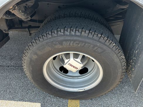 Used 2024 GMC Sierra 3500 Pro w/ Convenience Package image 6