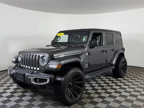 Used 2019 Jeep Wrangler Unlimited Sahara w/ Dual Top Group AWD/4WD image 3