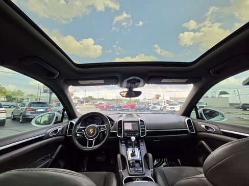 Used 2017 Porsche Cayenne Platinum Edition AWD/4WD image 48