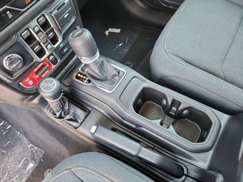 New 2025 Jeep Gladiator Willys image 16